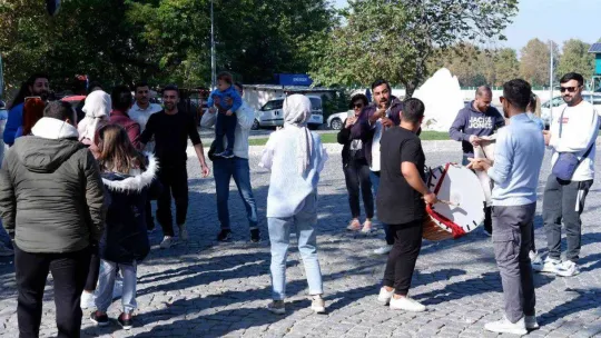Doğu'da kar, Batı'da bahar, hem güneşin hem sonbaharın keyfini doyasıya yaşadılar