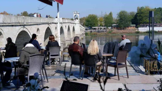 Doğu'da kar, Batı'da bahar, hem güneşin hem sonbaharın keyfini doyasıya yaşadılar