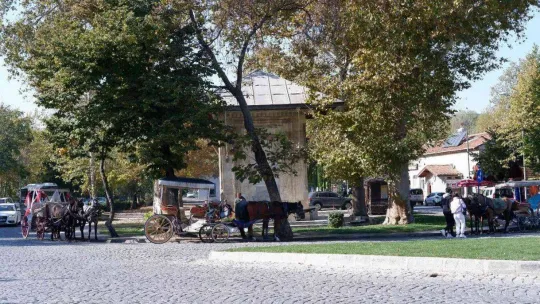 Doğu'da kar, Batı'da bahar, hem güneşin hem sonbaharın keyfini doyasıya yaşadılar