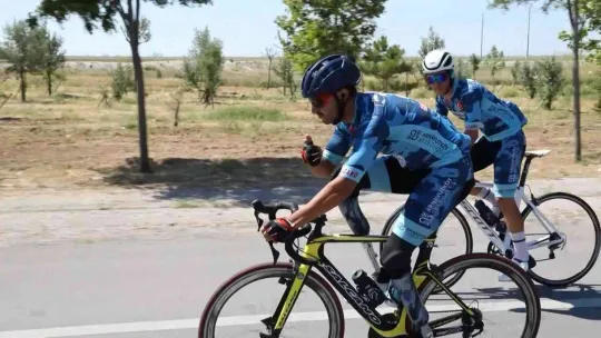 Doğuştan 2 bacağı olmayan, sporcu Şehit Ömer Halisdemir anısına pedal çevirdi