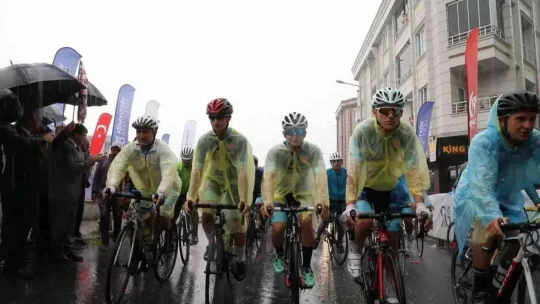 Doğuştan 2 bacağı olmayan, sporcu Şehit Ömer Halisdemir anısına pedal çevirdi