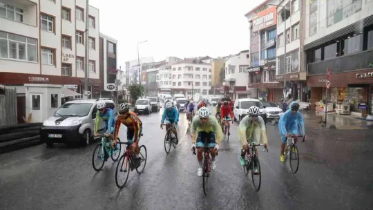 Doğuştan 2 bacağı olmayan, sporcu Şehit Ömer Halisdemir anısına pedal çevirdi