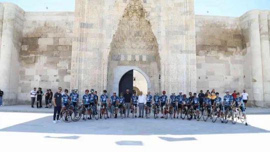 Doğuştan 2 bacağı olmayan, sporcu Şehit Ömer Halisdemir anısına pedal çevirdi