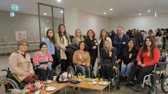 Dramdan doğan başarı engelli sporcu Elif Çelik: 'Müdür okula kabul etmemişti, şimdi Türkiye birinciliğim var'