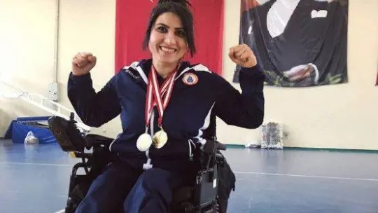 Dramdan doğan başarı engelli sporcu Elif Çelik: 'Müdür okula kabul etmemişti, şimdi Türkiye birinciliğim var'