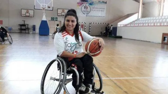 Dramdan doğan başarı engelli sporcu Elif Çelik: 'Müdür okula kabul etmemişti, şimdi Türkiye birinciliğim var'