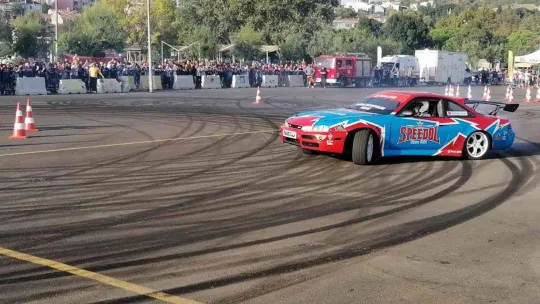 Drift gösterisi nefesleri kesti, heyecan dolu anlar FPV dron ile görüntülendi