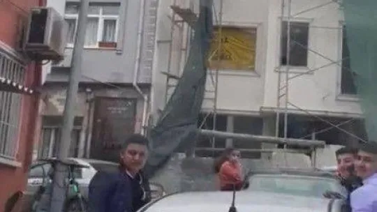 Düğün konvoyu ambulansa yol vermedi, o anlar kameraya yansıdı