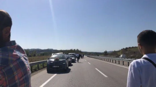 Düğün konvoyunda kaza: Otomobil şarampole uçtu