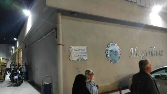 Düğünde yeğenine kurşun yağdırdı