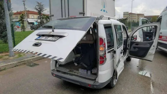 Düğüne gidenlerin bulunduğu araç otomobille çarpıştı: 5 yaralı