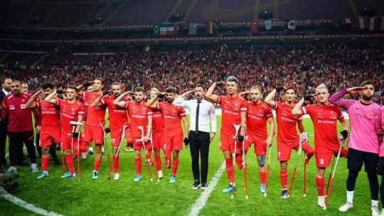 Dünya Kupası, Ampute Futbol Milli Takımı'nın ellerinde yükseldi