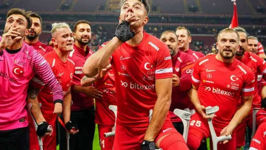 Dünya Kupası, Ampute Futbol Milli Takımı'nın ellerinde yükseldi