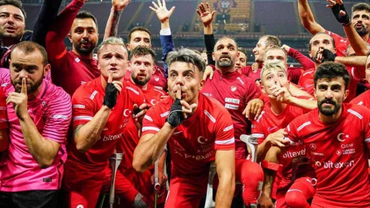 Dünya Kupası, Ampute Futbol Milli Takımı'nın ellerinde yükseldi