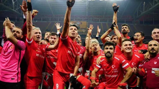 Dünya Kupası, Ampute Futbol Milli Takımı'nın ellerinde yükseldi