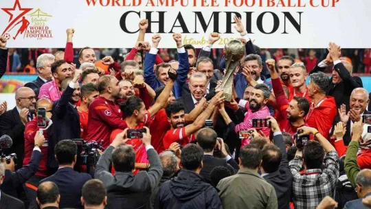 Dünya Kupası, Ampute Futbol Milli Takımı'nın ellerinde yükseldi