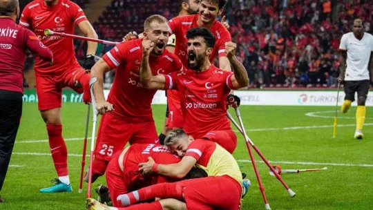 Dünya Kupası, Ampute Futbol Milli Takımı'nın ellerinde yükseldi