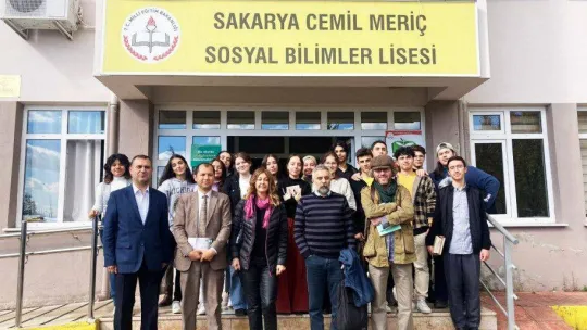 Dünya şairleri liselerde şiiri konuştu