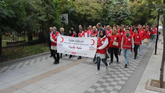 Dünya Yürüyüş Günü'nde sağlık için yürüdüler
