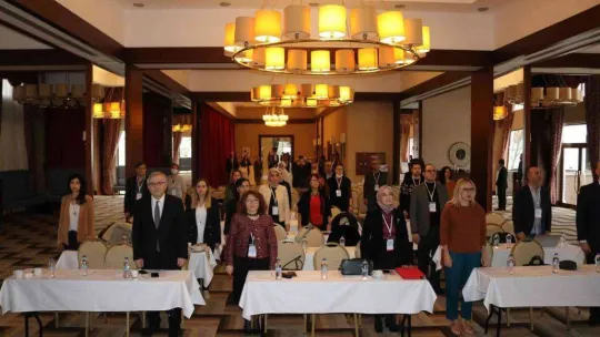 Dünyayı ilgilendiren bulaşıcı hastalık bu sempozyumda konuşuldu