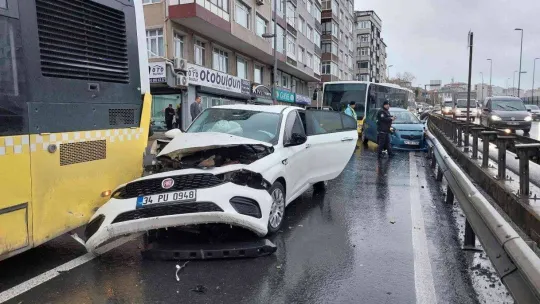Durakta yolcu alan otobüse makas atmaya çalışırken zincirleme kaza meydana geldi: 3 yaralı