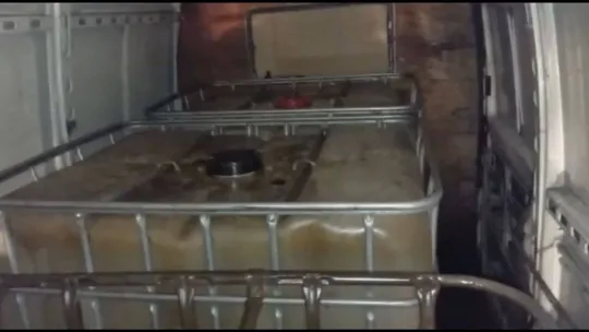 Durdurulan panelvandan 3 tona yakın akaryakıt ele geçirildi: 3 gözaltı