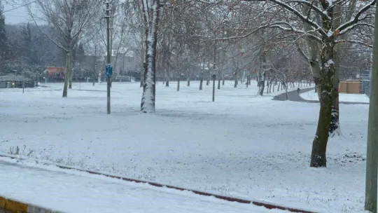 Dursunbey'de kar yağışı sonrası 38 mahallenin yolu ulaşıma kapandı
