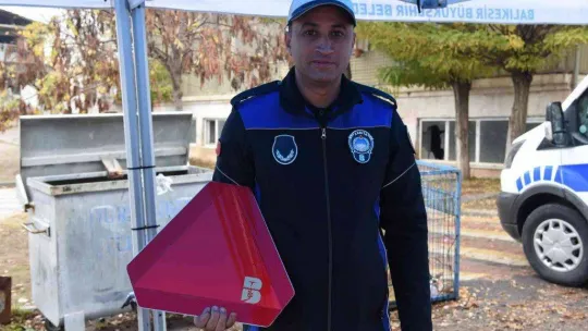 Dursunbey'de traktör sahiplerine reflektör dağıtıldı