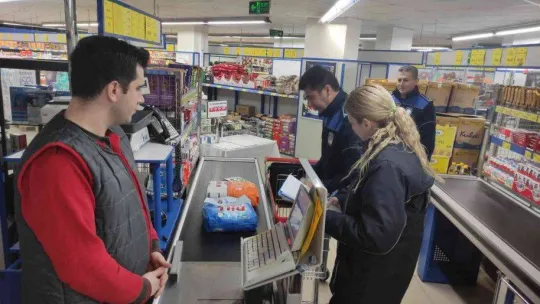 Dursunbey'de zincir marketlere ceza yağdı