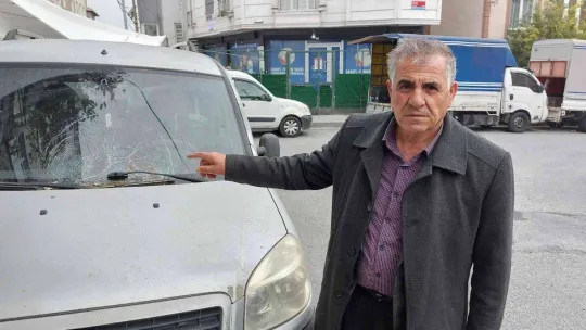 Düşen saksıdan son anda kurtuldular