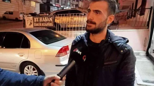 Duvara çarpan minibüs sürücüsü camdan fırladı, o anlar kamerada