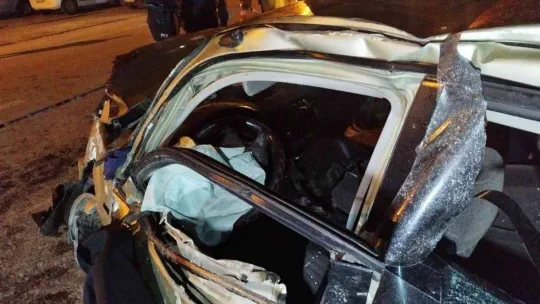 Duvara çarpıp takla atan otomobil 2 kişiye mezar oldu, kaza anı kamerada