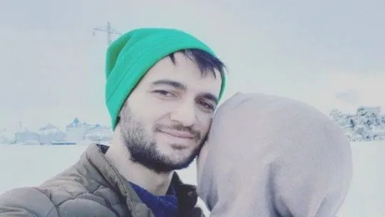 Duvara çarpıp takla atan otomobil 2 kişiye mezar oldu, kaza anı kamerada