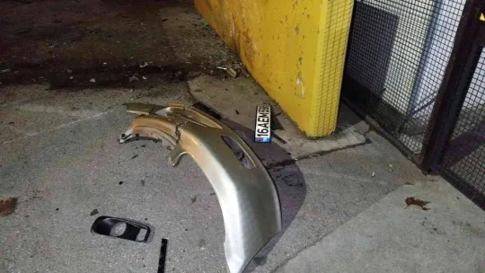 Duvara çarpıp takla atan otomobil 2 kişiye mezar oldu, kaza anı kamerada