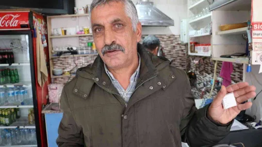 Duyarlı çaycı 1 haftadır aradığı altın sahibini polislerin yardımıyla buldu