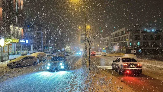 Düzce'de yoğun kar yağışı ile mücadele sürüyor