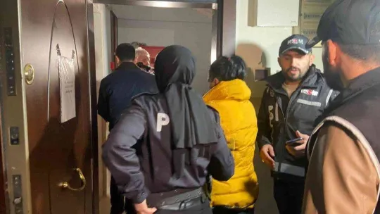 Ehliyet ve SRC sınavlarında sahtecilik yapan çeteye eş zamanlı operasyon