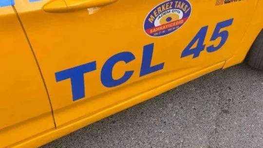 E-5 Karayolu'nda taksici dehşeti kamerada: Hava almak için camı açan kadına saldırdı