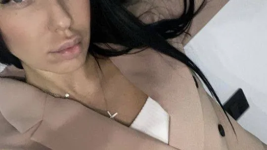 E-5 Karayolu'nda taksici dehşeti kamerada: Hava almak için camı açan kadına saldırdı