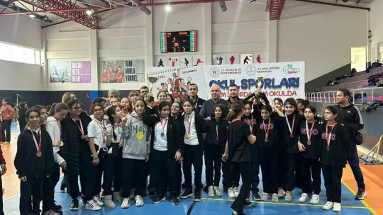 Okul Sporları Kapsamında Düzenlenen Futsal Turnuvası Tamamlandı