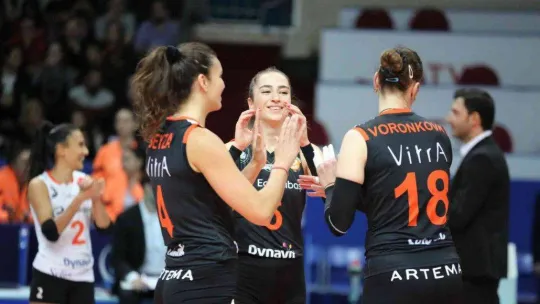 Eczacıbaşı Dynavit, grup etabını birinci tamamladı