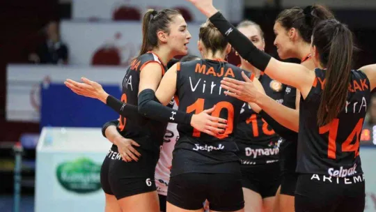 Eczacıbaşı Dynavit, grup etabını birinci tamamladı