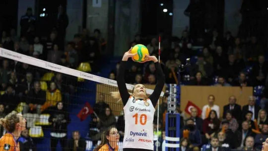 Eczacıbaşı Dynavit, Romanya'dan galibiyetle dönüyor