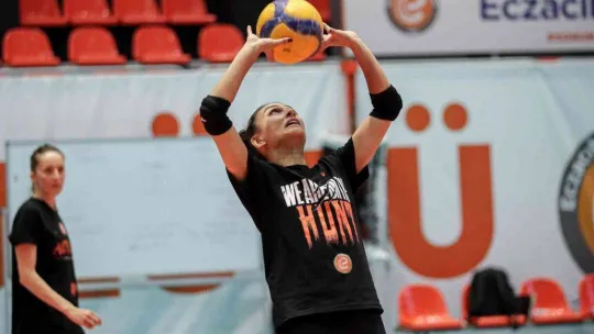 Eczacıbaşı Dynavit, Sarıyer Belediyespor hazırlıklarına devem ediyor