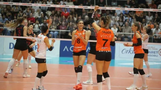 Eczacıbaşı Dynavit, sezonun ikinci galibiyetini aldı