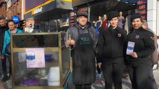 Edirne'de 'Kadına Yönelik Şiddetle Mücadele' standı yoğun ilgi gördü