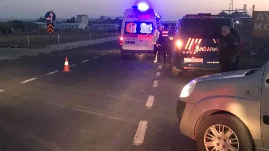 Edirne'de 2 otomobil çarpıştı, 2 kişi yaralandı