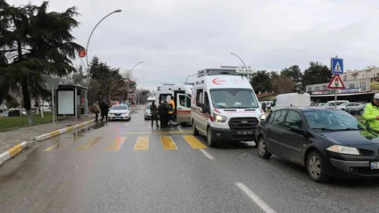 Edirne'de 3 otomobilin karıştığı kazada iki kişi yaralandı