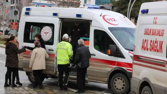 Edirne'de 3 otomobilin karıştığı kazada iki kişi yaralandı