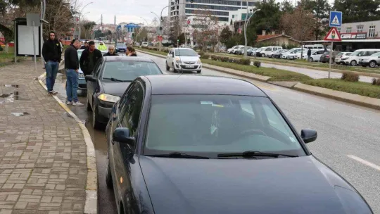Edirne'de 3 otomobilin karıştığı kazada iki kişi yaralandı